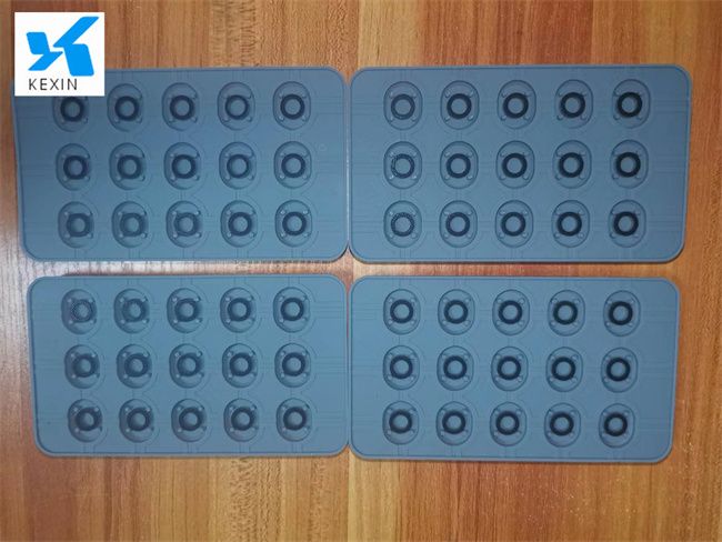 硅膠制品為什么容易變脆？